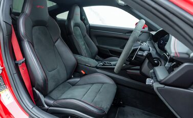 Porsche 911 Carrera 4 GTS (992) 14