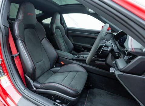 Porsche 911 Carrera 4 GTS (992) 14