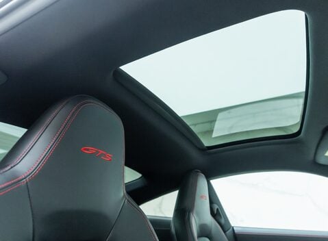 Porsche 911 Carrera 4 GTS (992) 16