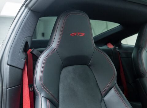 Porsche 911 Carrera 4 GTS (992) 15