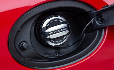 Porsche 911 Carrera 4 GTS (992) 32