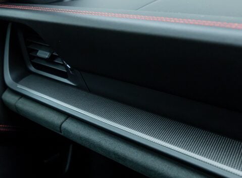 Porsche 911 Carrera 4 GTS (992) 24