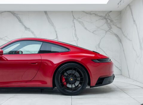 Porsche 911 Carrera 4 GTS (992) 36