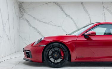 Porsche 911 Carrera 4 GTS (992) 35