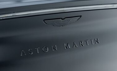 Aston Martin DBX 707 37