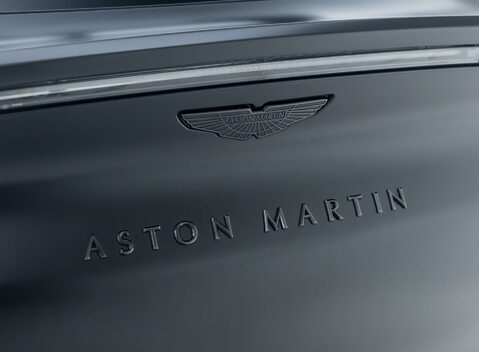 Aston Martin DBX 707 37