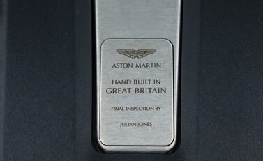 Aston Martin DBX 707 42