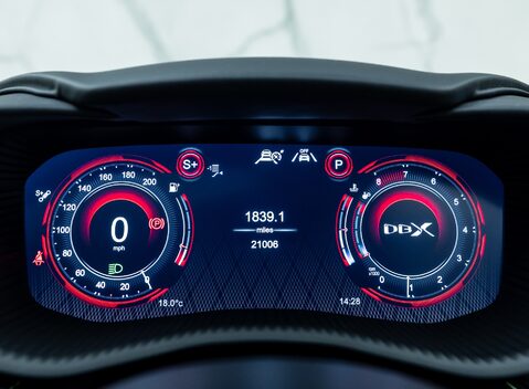 Aston Martin DBX 707 22