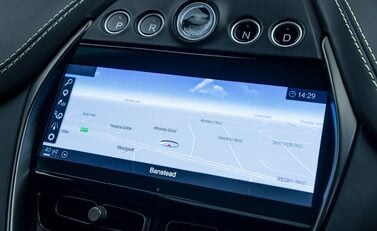 Aston Martin DBX 707 24