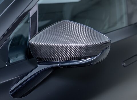 Aston Martin DBX 707 32