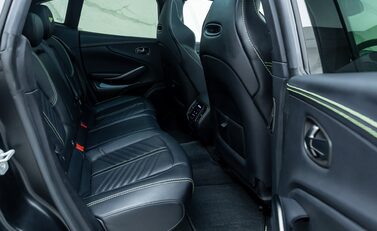 Aston Martin DBX 707 14