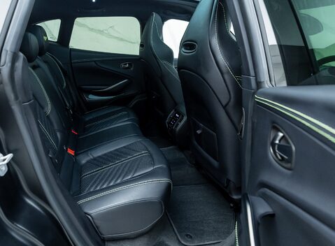 Aston Martin DBX 707 14