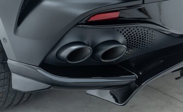 Aston Martin DBX 707 38