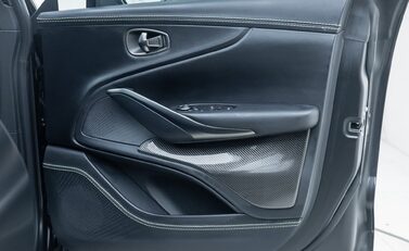 Aston Martin DBX 707 26