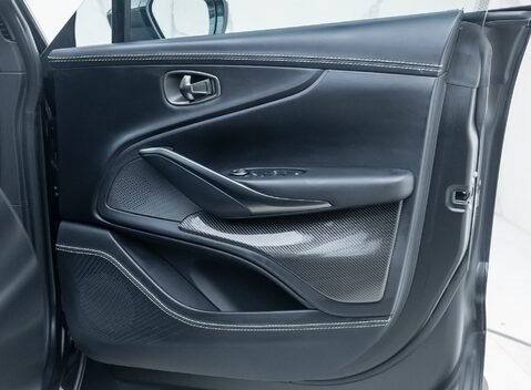 Aston Martin DBX 707 26