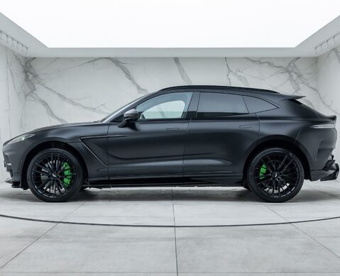 Aston Martin DBX 707