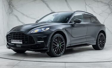 Aston Martin DBX 707 1