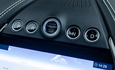 Aston Martin DBX 707 23