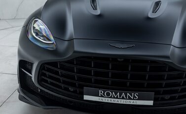 Aston Martin DBX 707 28