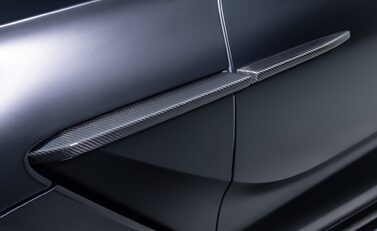 Aston Martin DBX 707 31