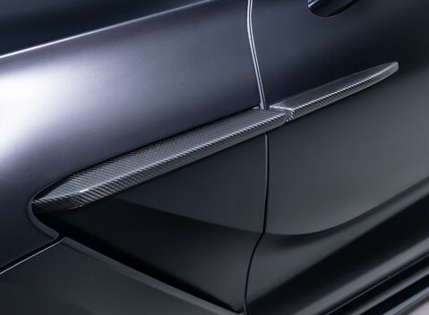 Aston Martin DBX 707 31