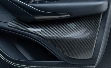 Aston Martin DBX 707 27