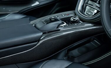 Aston Martin DBX 707 25