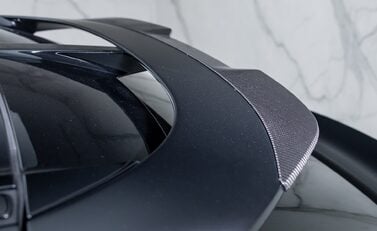 Aston Martin DBX 707 33