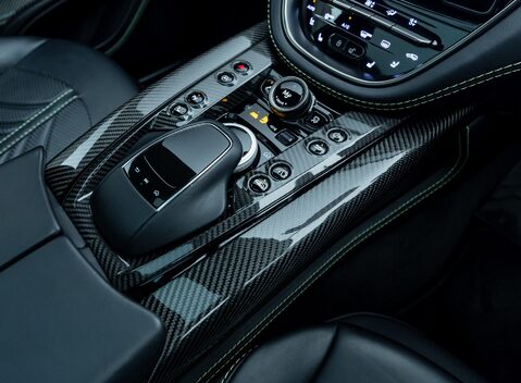 Aston Martin DBX 707 21