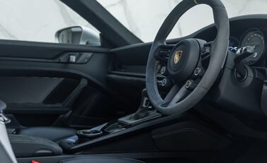 Porsche 911 GT3 RS (992) 13