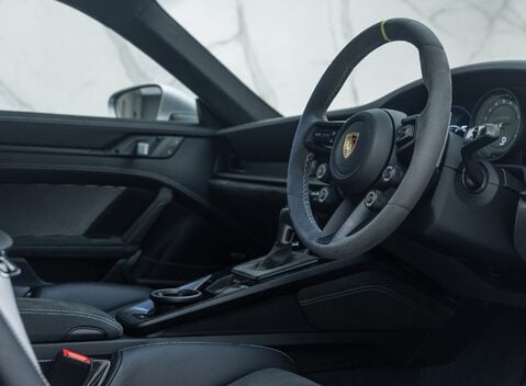 Porsche 911 GT3 RS (992) 13