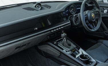 Porsche 911 GT3 RS (992) 21