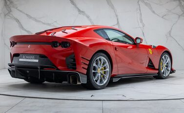 Ferrari 812 Competizione 6
