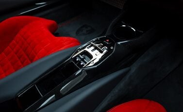 Ferrari 812 Competizione 26