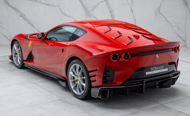 Ferrari 812 Competizione 12