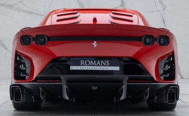 Ferrari 812 Competizione 8