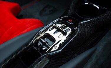 Ferrari 812 Competizione 25