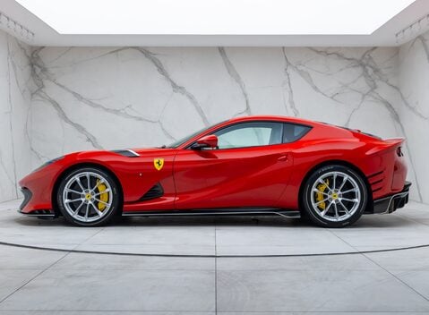 Ferrari 812 Competizione 5