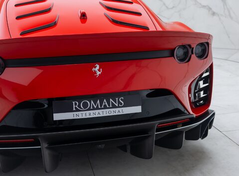 Ferrari 812 Competizione 35