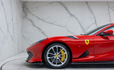 Ferrari 812 Competizione 52