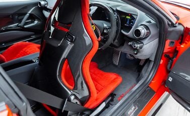 Ferrari 812 Competizione 18