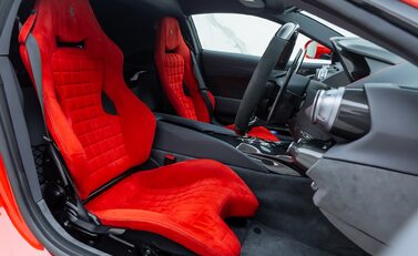 Ferrari 812 Competizione 14