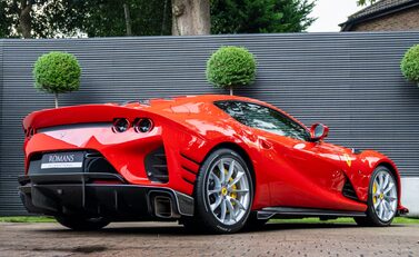 Ferrari 812 Competizione 4