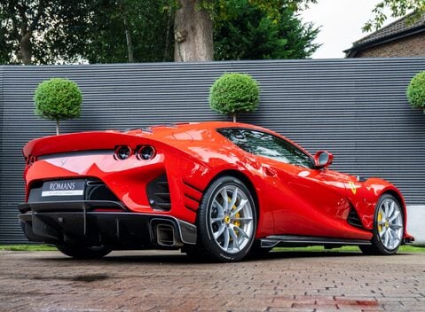 Ferrari 812 Competizione 4