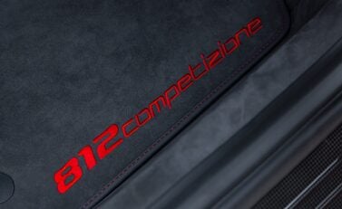 Ferrari 812 Competizione 27