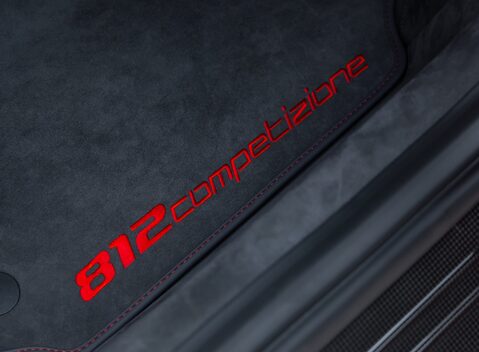 Ferrari 812 Competizione 27