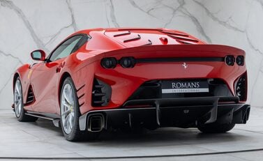 Ferrari 812 Competizione 10
