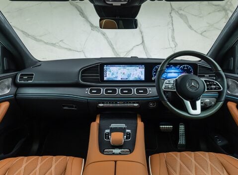 Mercedes-Benz GLS 450 28