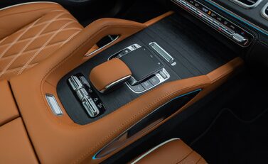 Mercedes-Benz GLS 450 32