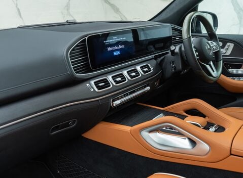 Mercedes-Benz GLS 450 27